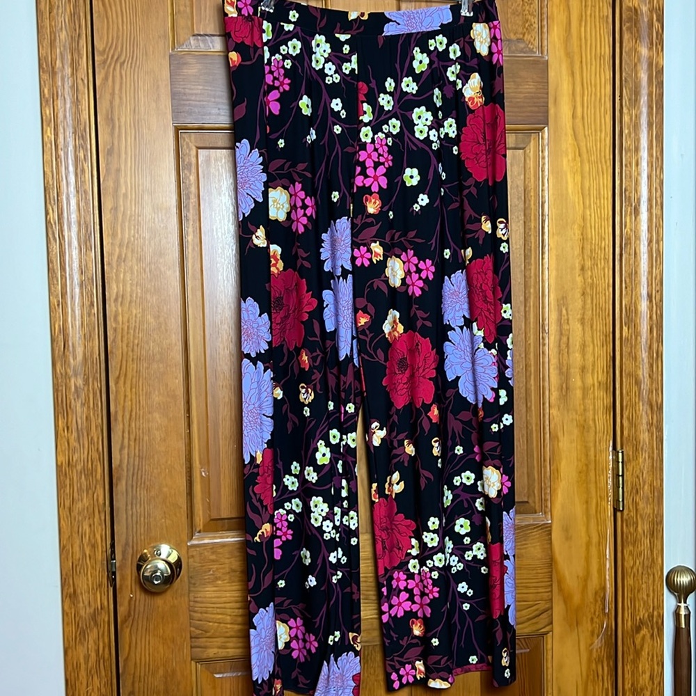 Women's Size Large Petite Susan Graver Liquid Knit Black Printed Pants - Picture 2 of 14